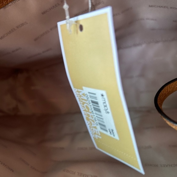 Michael Kors NWT Voyager Leather and Signature Printed Canvas Tote - Picture 7 of 12